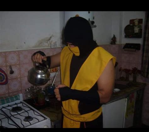 scorpion tomando mate